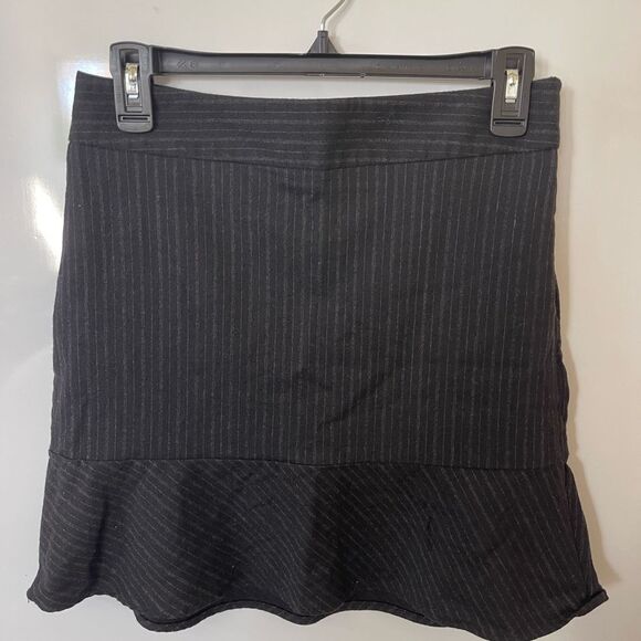 Banana Republic Stretch Mini Skirt. Size 0 Mini Black Gray Striped Wool - Picture 1 of 5